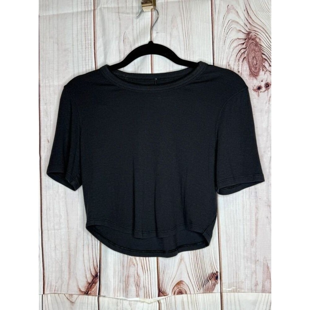 Lululemon hold tight cropped shirt